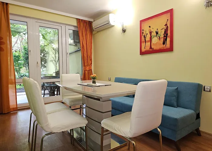 Cozy Place - в центъра, само на 5 минути пеша от плажа Burgas City