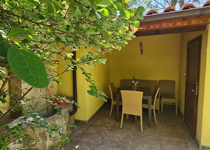 Cozy Place - в центъра, само на 5 минути пеша от плажа * Burgas City